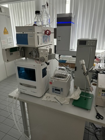 HPLC (incl.- set up for large-scale RNA purification)