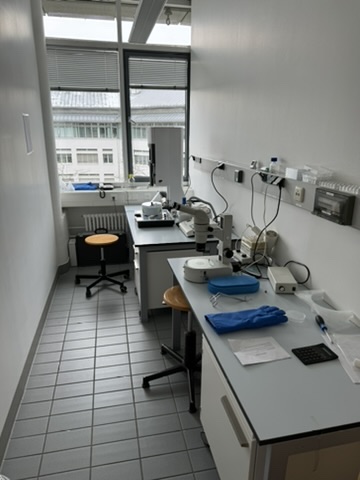 Our lab for preparing cryo-EM grids